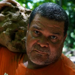 Tradição familiar que movimenta a produção artesanal das panelas de barro começa com a retirada da matéria-prima no Parque Natural do Vale do Mulembá, em Vitória