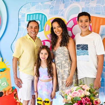 Imagem - Valdecir e Geisi Torezani celebram 8 anos da filha Mirela em Vila Velha