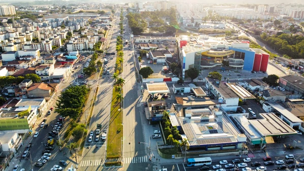 Os carregadores de celular ficarão em pontos de ônibus da Avenida Eudes Scherrer de Souza, em Laranjeiras, e serão alimentados por energia solar