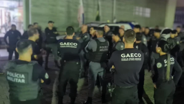Foi preso Alan Reis do Santos durante as investigações da Operação Redentor; ataques e tiroteios ocorreram em março na orla de Camburi, em Vitória, e na Serra