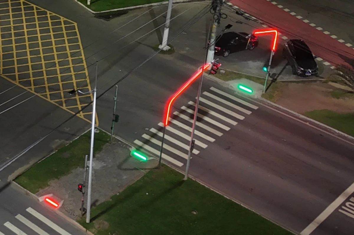 Novos semáforos da Serra tem braço iluminado