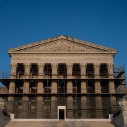 Em seu segundo mandato, o presidente americano vem tentando expandir o alcance do seu poder de várias formas, mas tem encontrado resistências no Judiciário, nas universidades e no mercado financeiro.