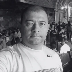 Davi Lima morreu na colisão do coletivo que dirigia com uma carreta que tombou à sua frente.  Jadson Zordan, de 25 anos, e Penha da Silva Pereira, de 90, também morreram no acidente