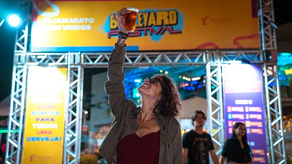 E não para por aí! O dia ainda conta com balé iluminado, mostra de cinema, música no Los Chicos, Circo Portugal e muito mais