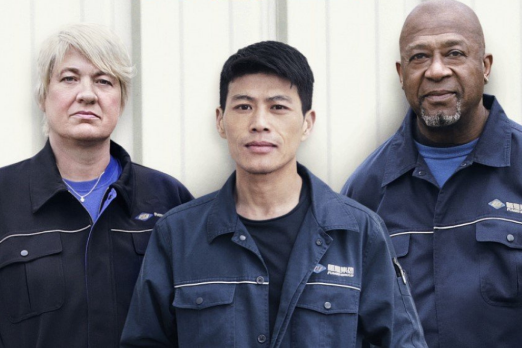 O documentário “Indústria Americana” retrata o choque ideológico entre China e Estados Unidos e o valor do trabalho (Imagem: Reprodução digital | Netflix)