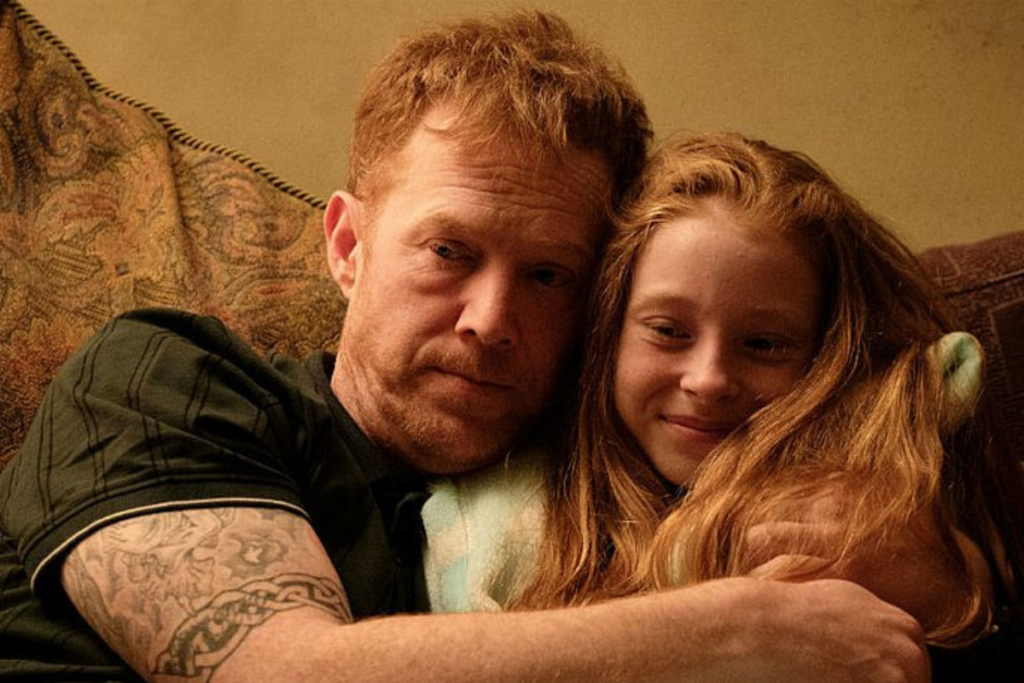 O filme “Você Não Estava Aqui” acompanha Ricky em busca de superar as dificuldades financeiras com sua família (Imagem: Reprodução digital | Vitrine Films)