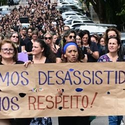 Em Caxias do Sul e São Paulo, professores, alunos e familiares lidam com trauma e tentam retomar a rotina após atentados violentos em escolas.