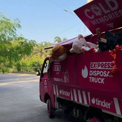 A iniciativa faz parte da campanha “Move On”, que incentiva usuários a seguirem em frente após términos amorosos e fez sucesso nas redes sociais