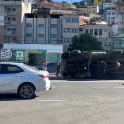 O acidente aconteceu na manhã desta sexta-feira (2), próximo a um posto de combustível, na Vila Rubim, Vitória