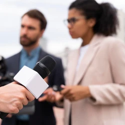 Análise global da ONG Repórteres Sem Fronteiras indica que restrições econômicas à mídia e às condições financeiras do jornalismo arrastaram índice para baixo