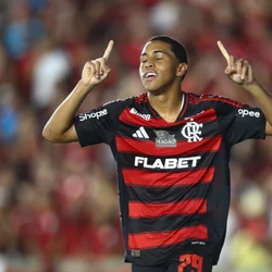 O jogador de 17 anos marcou em sua estreia como profissional pela Copa do Brasil