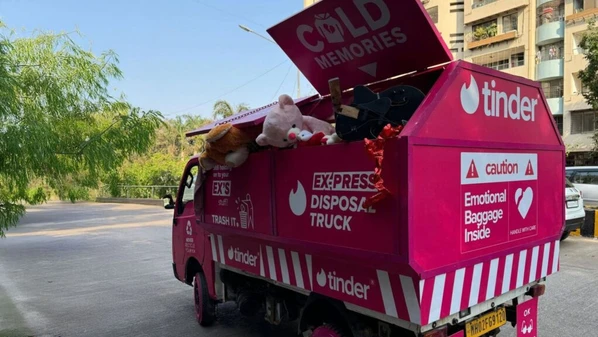 A iniciativa faz parte da campanha “Move On”, que incentiva usuários a seguirem em frente após términos amorosos e fez sucesso nas redes sociais