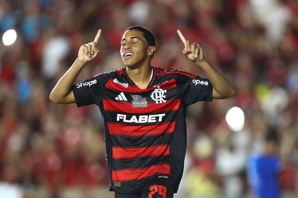 Joshua, de 17 anos, fez o gol da vitória do Flamengo sobre o Botafogo-PB