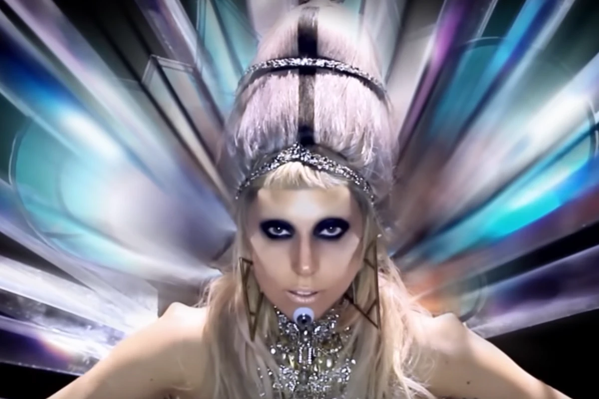 Lady Gaga no clipe de Born This Way