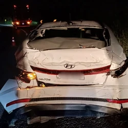 PRF informou que um caminhão bateu na traseira do carro Hyundai HB20 após uma freada repentina do automóvel