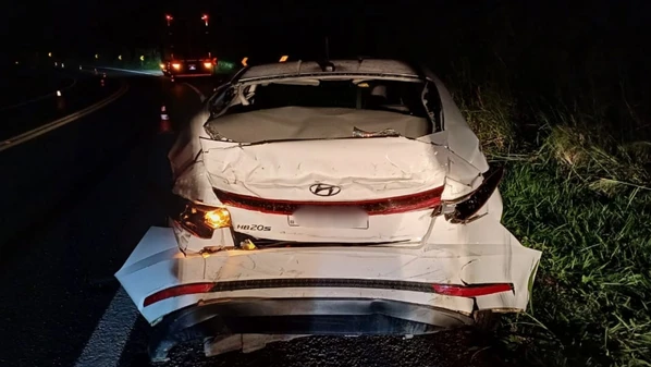 PRF informou que um caminhão bateu na traseira do carro Hyundai HB20 após uma freada repentina do automóvel