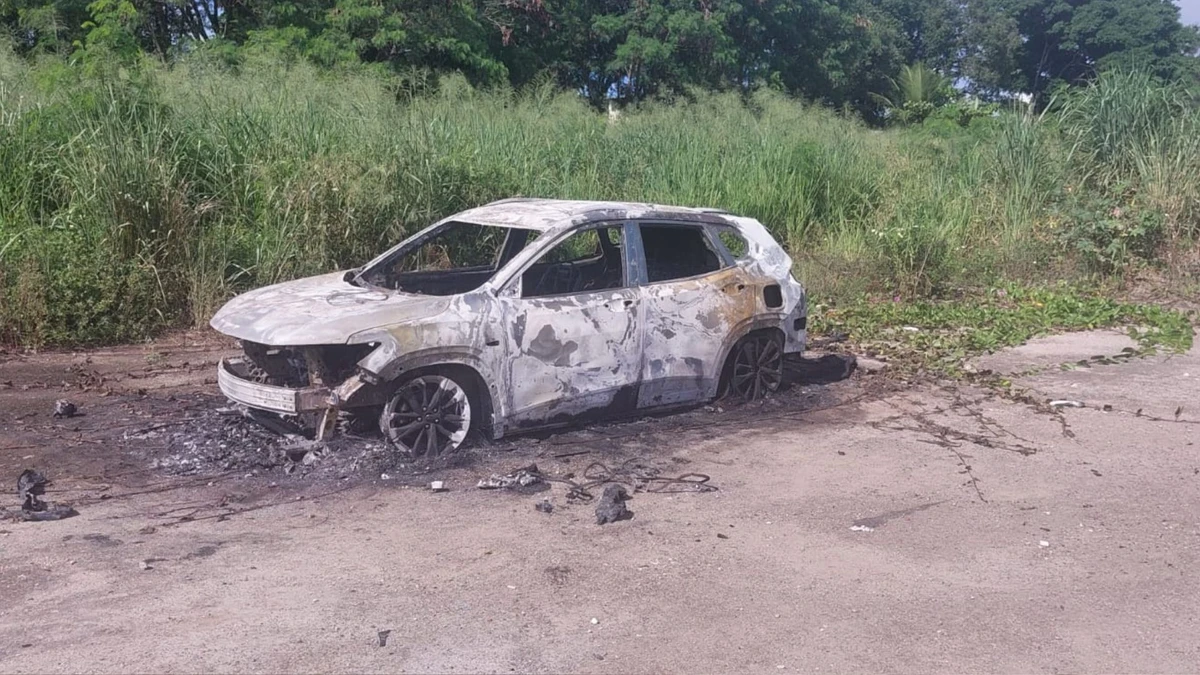 Carro usado pelo criminoso foi encontrado incendiado