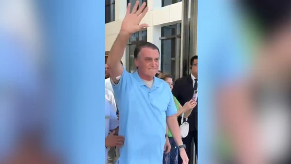 Ex-presidente estava em recuperação em Brasília desde 13 de abril; na saída do hospital, criticou Alexandre de Moraes e voltou a defender anistia