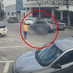A condutora da motocicleta relatou à polícia que trafegava pela via quando uma pedestre “surgiu inesperadamente no meio da rua, não sendo possível evitar a colisão