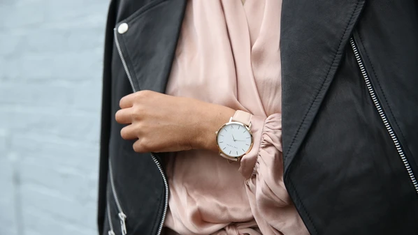 Casio, Orient e até Michael Kors são tendência. Confira dicas de acessórios femininos elegantes para usar em diferentes ocasiões