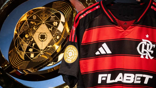 O Flamengo recebeu na manhã desta segunda-feira (5) o troféu do Super Mundial de Clubes da Fifa