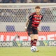 Imagem - Léo Pereira cometeu pênalti nas duas derrotas do Flamengo no ano