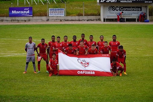 Projeto ACF oferece acompanhamento multidisciplinar e já levou jovens para estudar no exterior. por Divulgação / Academia Capixaba de Futebol (ACF) 