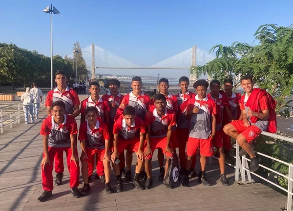 Projeto ACF oferece acompanhamento multidisciplinar e já levou jovens para estudar no exterior. por Divulgação / Academia Capixaba de Futebol (ACF)