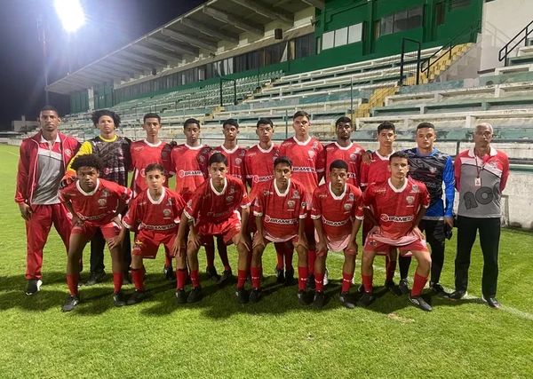 Projeto ACF oferece acompanhamento multidisciplinar e já levou jovens para estudar no exterior. por Divulgação / Academia Capixaba de Futebol (ACF)