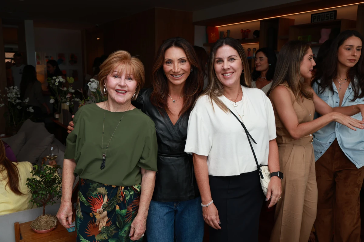 Carmen Dolores, Kris Junqueira e Marcela Souto