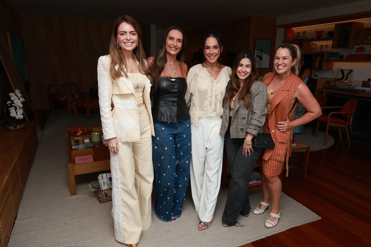 Carolina Hemerly,, Isabela, Kris Junqueira, Carolina Neves, Julia Bastos, Mariana Clark