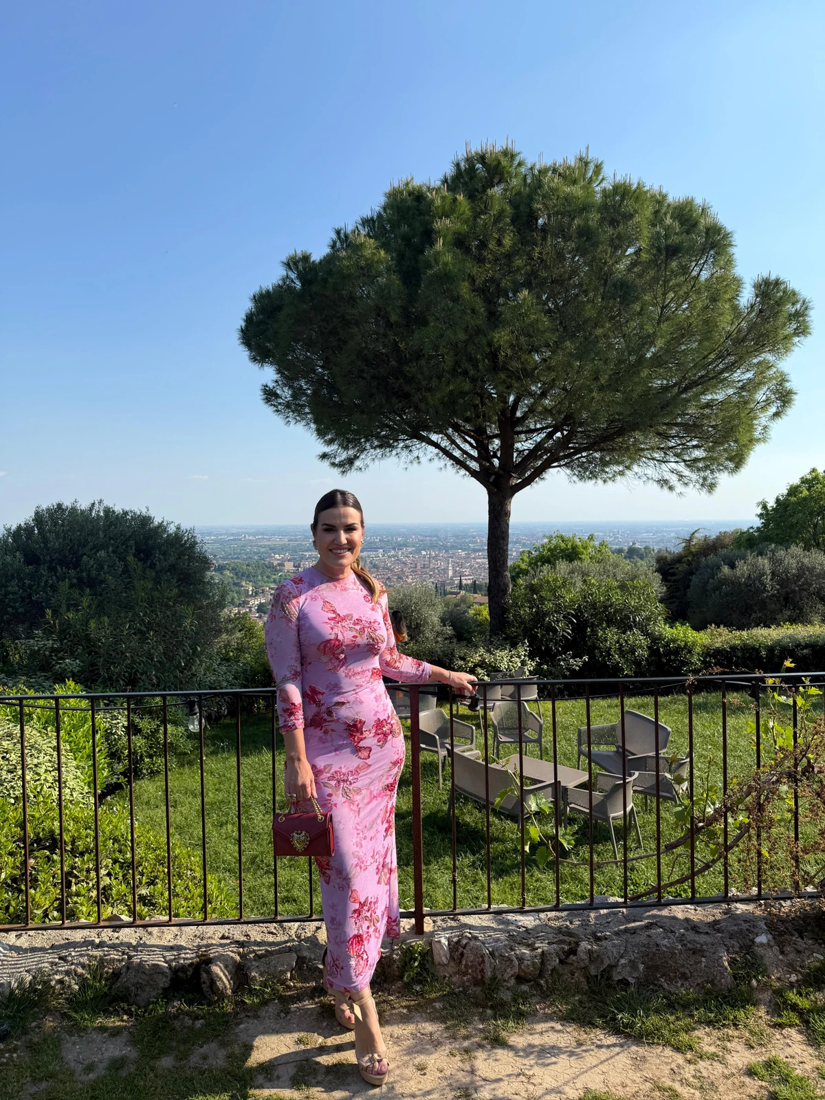 Priscila Passamani em casamento na Itália