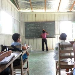 País subiu cinco posições no Índice de Desenvolvimento Humano (IDH), mas está estagnado quando o assunto é educação. As Nações Unidas alertam para riscos de desaceleração do crescimento e veem na inteligência artificial um caminho para a retomada do desenvolvimento.