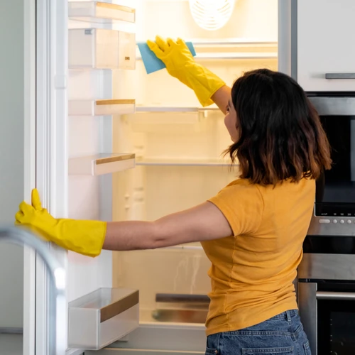 Imagem - Como tirar mau cheiro de geladeira? Veja dicas para acabar com o odor
