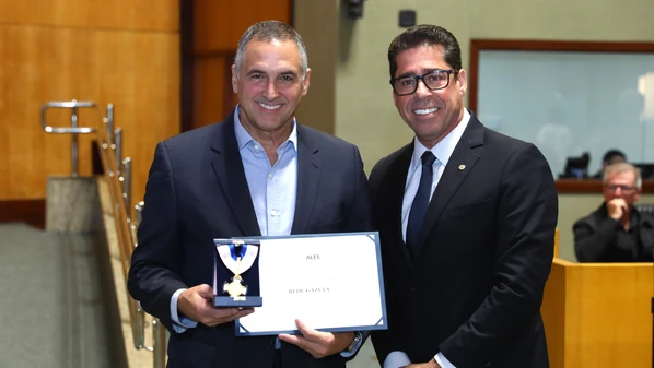 Casa de Leis entregou a Comenda Monsenhor Rômulo Balestrero a entidades e personalidades comprometidas com o bem-estar social