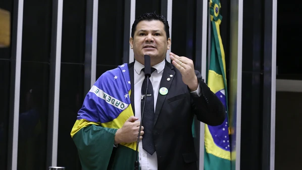 Conselho de Ética da Câmara dos Deputados deu uma resposta à postura histriônica adotada pelo deputado do ES, mas estratégia não é exclusiva do parlamentar do PL