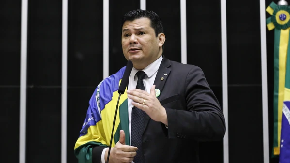 Deputado foi afastado do cargo, após decisão do Conselho de Ética da Câmara, por ofensas proferidas contra Gleisi Hoffman, ministra do governo Lula