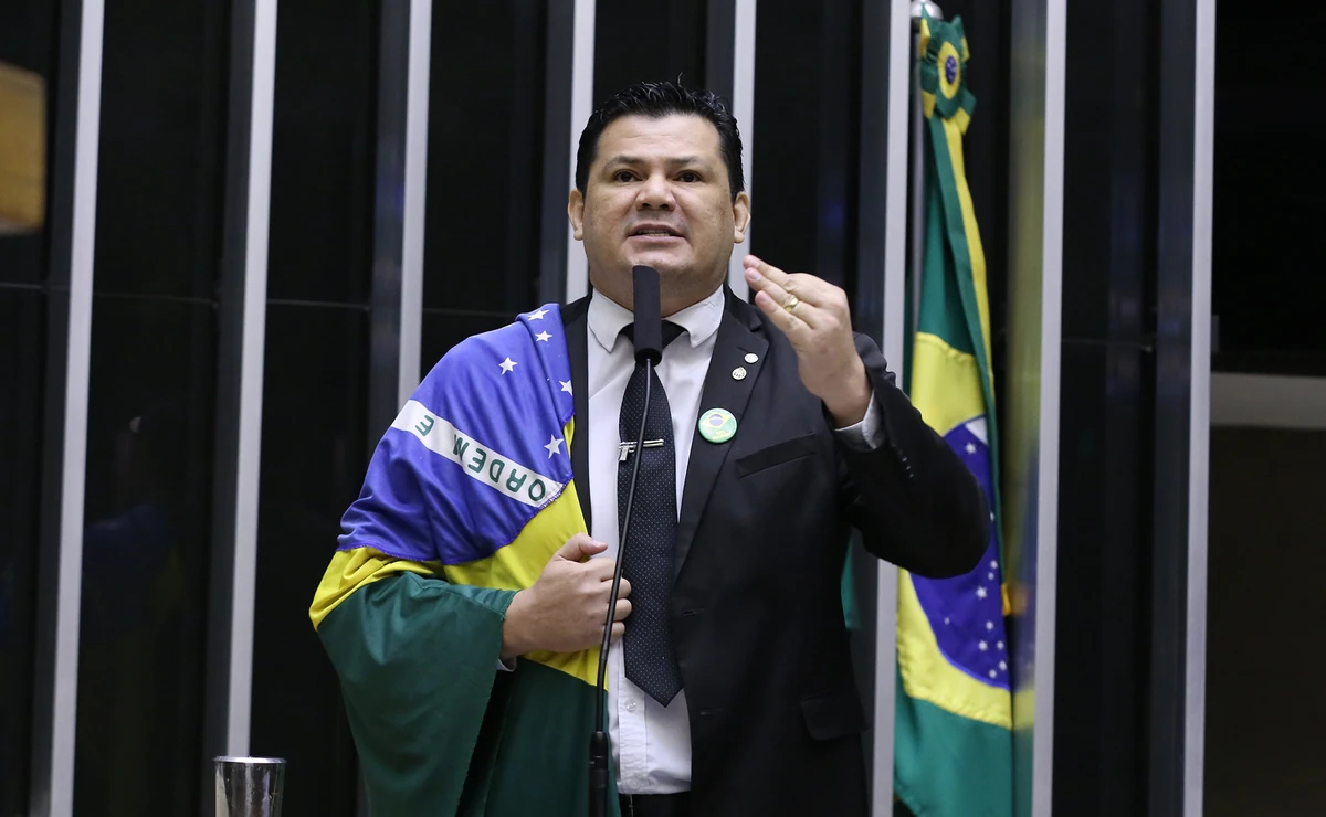 Deputado Gilvan da Federal (PL-ES), durante discussão e votação de propostas legislativas na Câmara