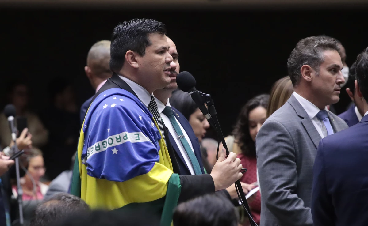 Deputado Gilvan da Federal (PL-ES), durante discussão e votação de propostas legislativas na Câmara
