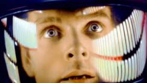 É um tema recorrente nas produções cinematográficas atuais, que adoram uma catástrofe. Mas o cinema sempre tem um herói galã para resolver tudo e proporcionar um final feliz