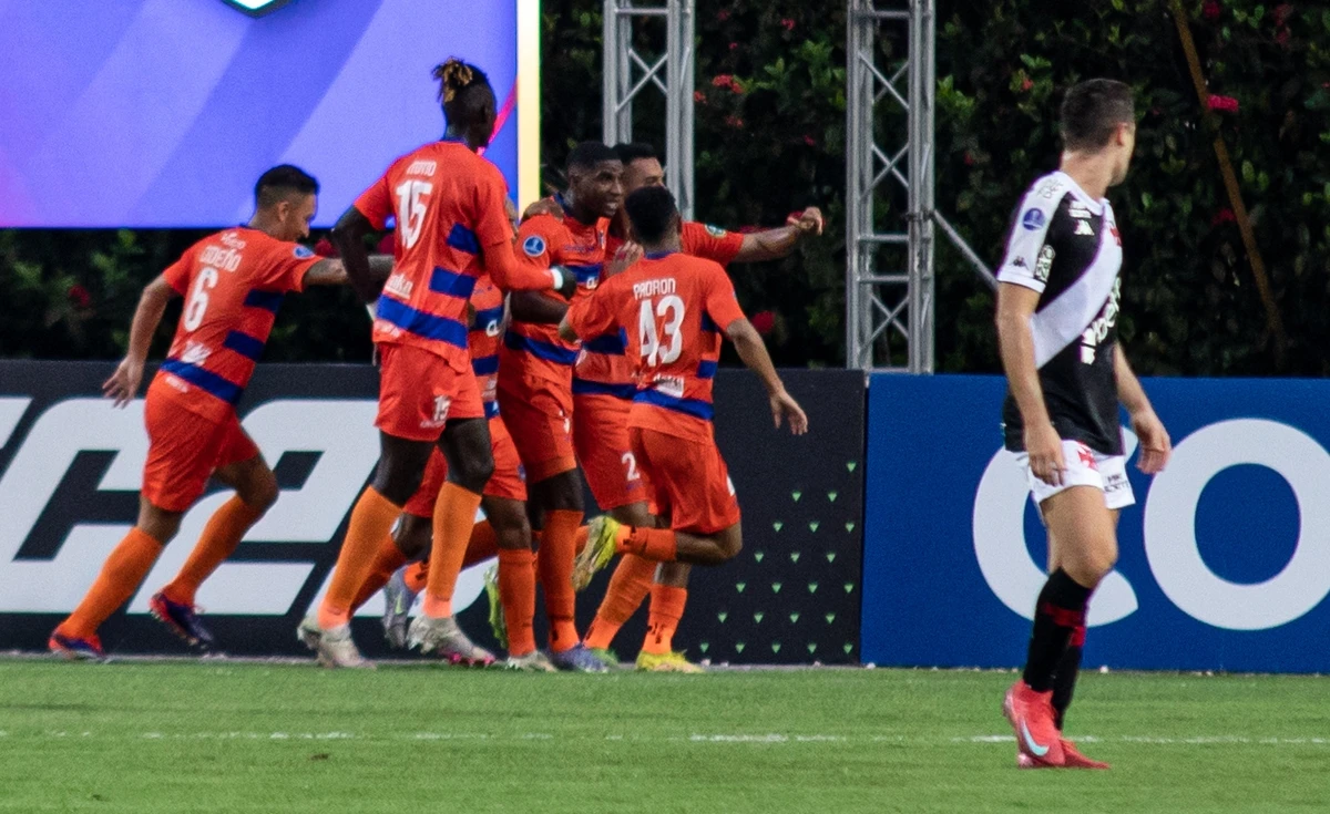 O Vasco perdeu para o Puerto Cabello em jogo válido pela fase de grupos da Sul-Americana