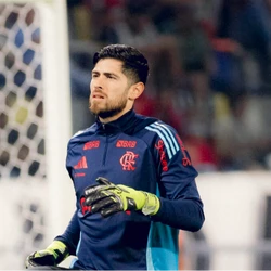 Jogadores do Flamengo sofreram tentativa de assalto e o carro do goleiro Rossi foi alvejado com quatro tiros