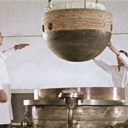 Parte de uma sonda espacial da era soviética deve cair na Terra esta semana, após ficar presa em órbita por mais de meio século.