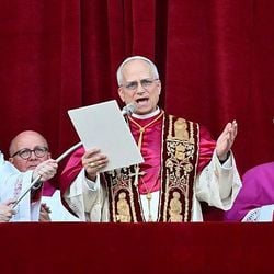 Robert Francis Prevost é o primeiro papa norte-americano e sinalizou que deve seguir os caminhos do papa Francisco