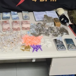 Guarda atendeu a ligação e se passou pelo parceiro, que revelou a localização e o local onde guardavam drogas e dinheiro