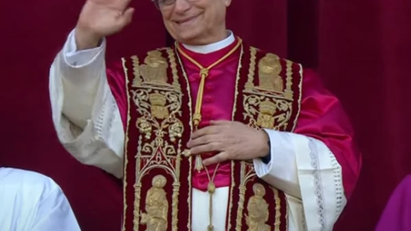 Novo líder da Igreja Católica foi escolhido nesta quinta-feira (8), após quatro rodadas de votação no conclave