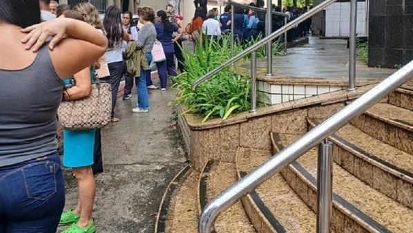 Profissionais precisam entregar carta escrita a mão, na sede da entidade, para fugir da cobrança de taxa de 1,5% no salário mensalmente