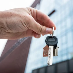 No acumulado do ano passado, a média de inadimplência ficou em 3,50%, praticamente estável em relação a 2024 (3,49%).