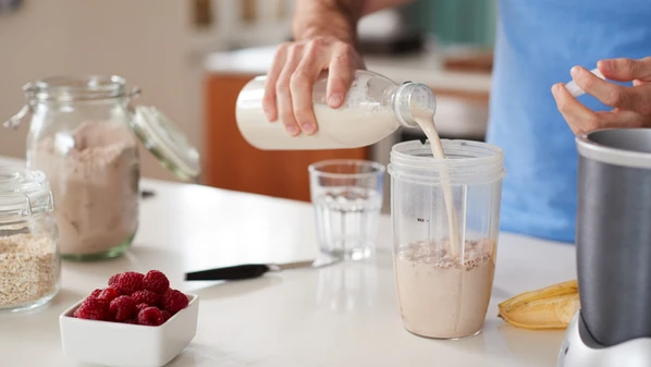 São suplementos líquidos que fornecem uma concentração de proteínas, um macronutriente essencial para diversas funções do organismo
