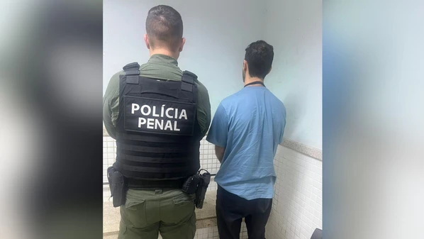 Profissional admitiu que recebia dinheiro dos familiares dos presos para entregar cartas dos internos a eles, que eram escritas durante as aulas na Penitenciária de Segurança Máxima 1